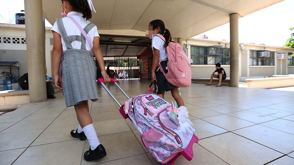 Autoridades mexicanas reprueban simulacros de tiroteos en escuelas de Sonora.