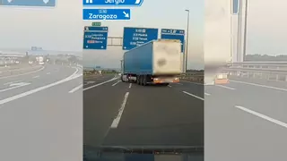 La maniobra temeraria que casi se salda con un accidente en la A-2 en Zaragoza