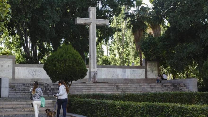 La plataforma en defensa de la cruz del Ribalta llevará a juicio su retirada