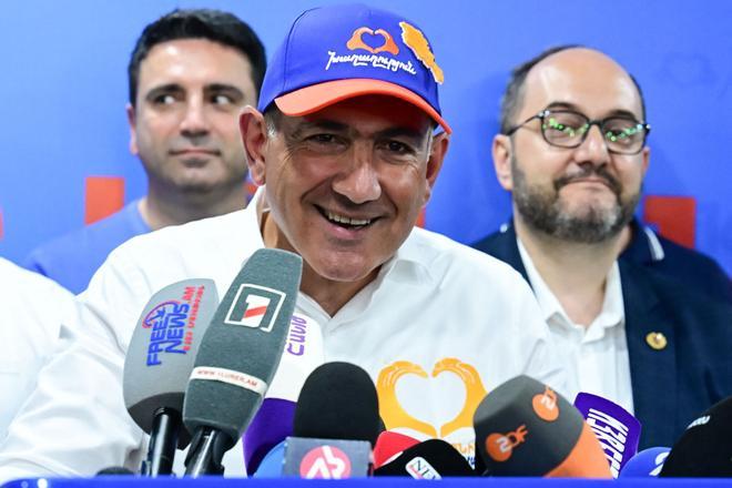 El proeuropeo primer ministro de Armenia gana las elecciones y revalida su mayoría parlamentaria