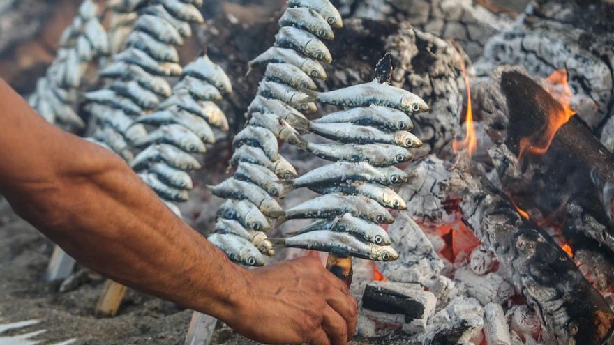 En verano... ¡qué no falte un buen espeto! Estos son los mejores chiringuitos para probarlos en Málaga