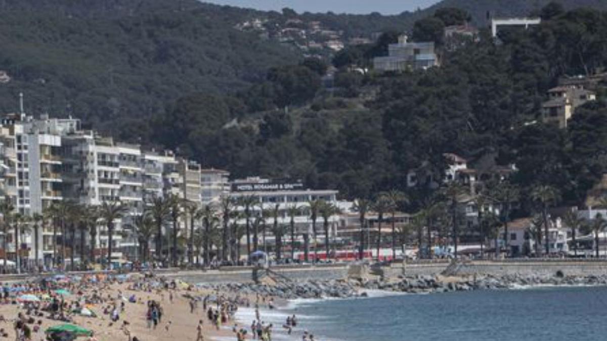 La platja de Lloret de Mar. | DAVID APARICIO/ARXIU