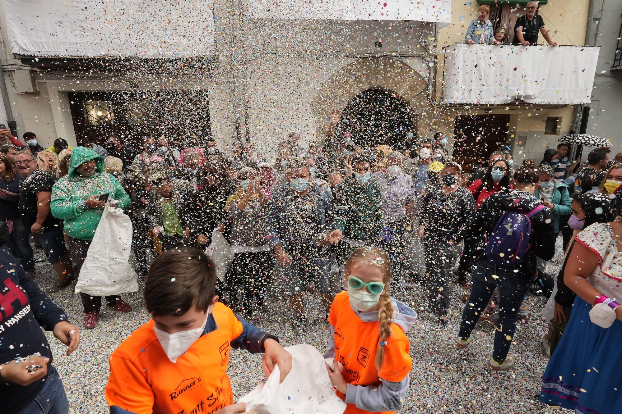 Búscate en el desfile de carrozas y disfraces de l'Anunci de Morella