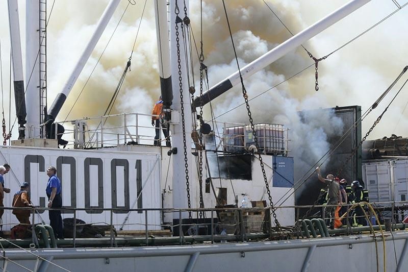 Incendio de un pesquero ruso en el Puerto