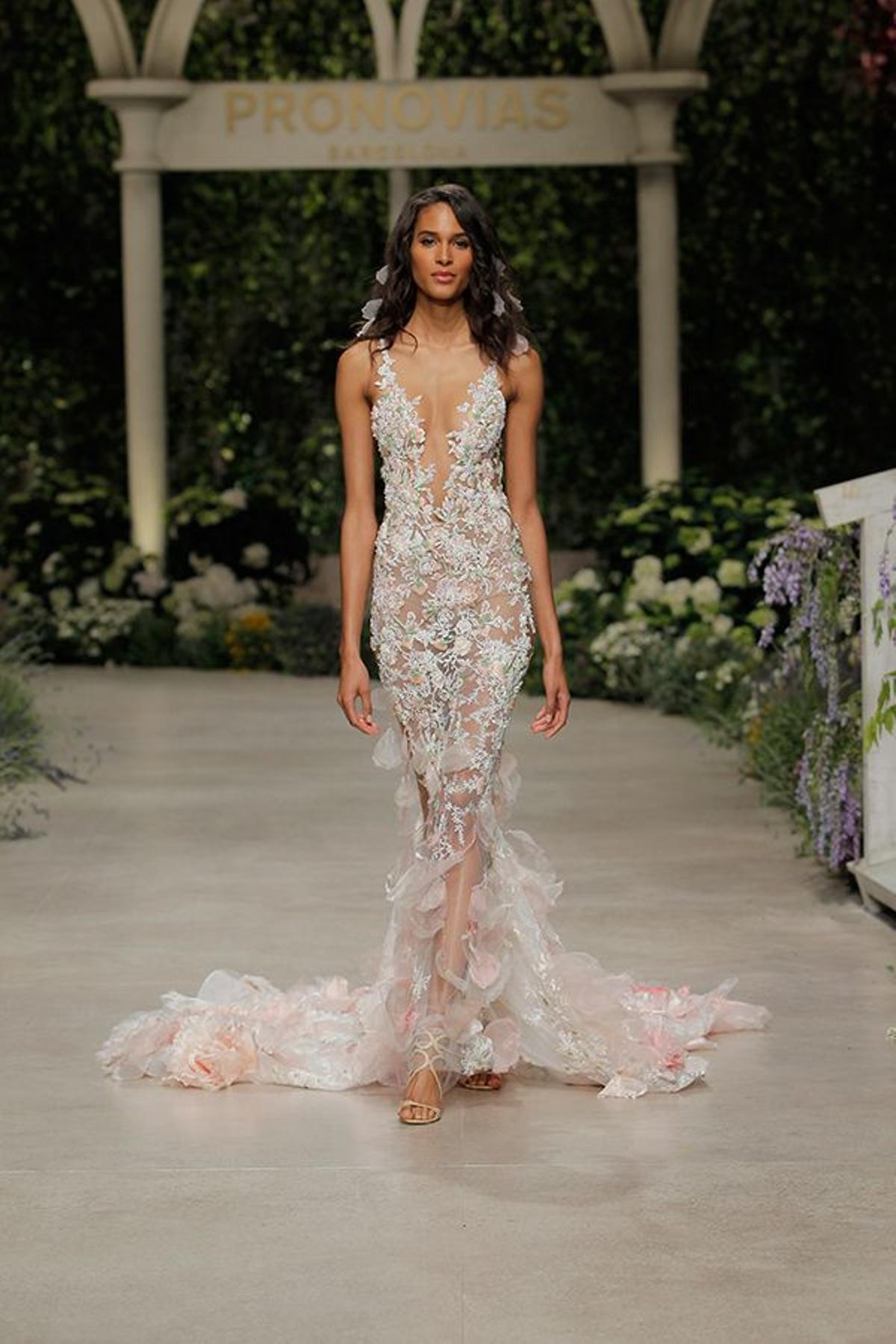 Cindy Bruna, en el desfile de Pronovias