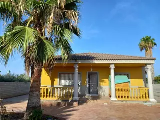 ¿Pensando en comprar una casa con piscina en Villarrubia? No pierdas esta oportunidad