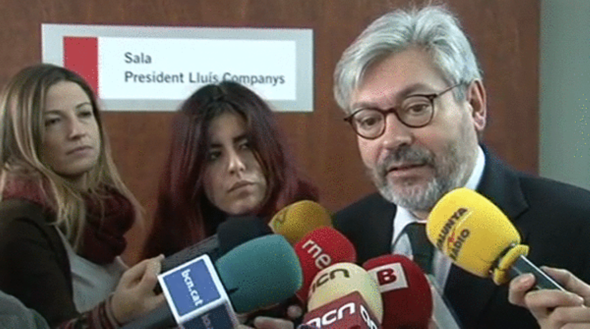 El regidor de Medi Ambient, Joan Puigdollers, explica que s’aparca la privatització del Tibidabo.