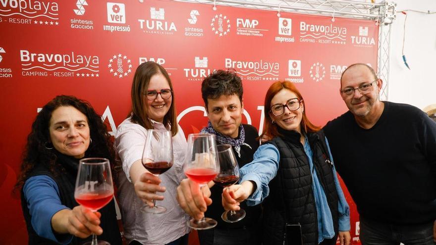 La cultura, la política las fuerzas de seguridad y armadas llenan el balcón fallero de Levante-EMV