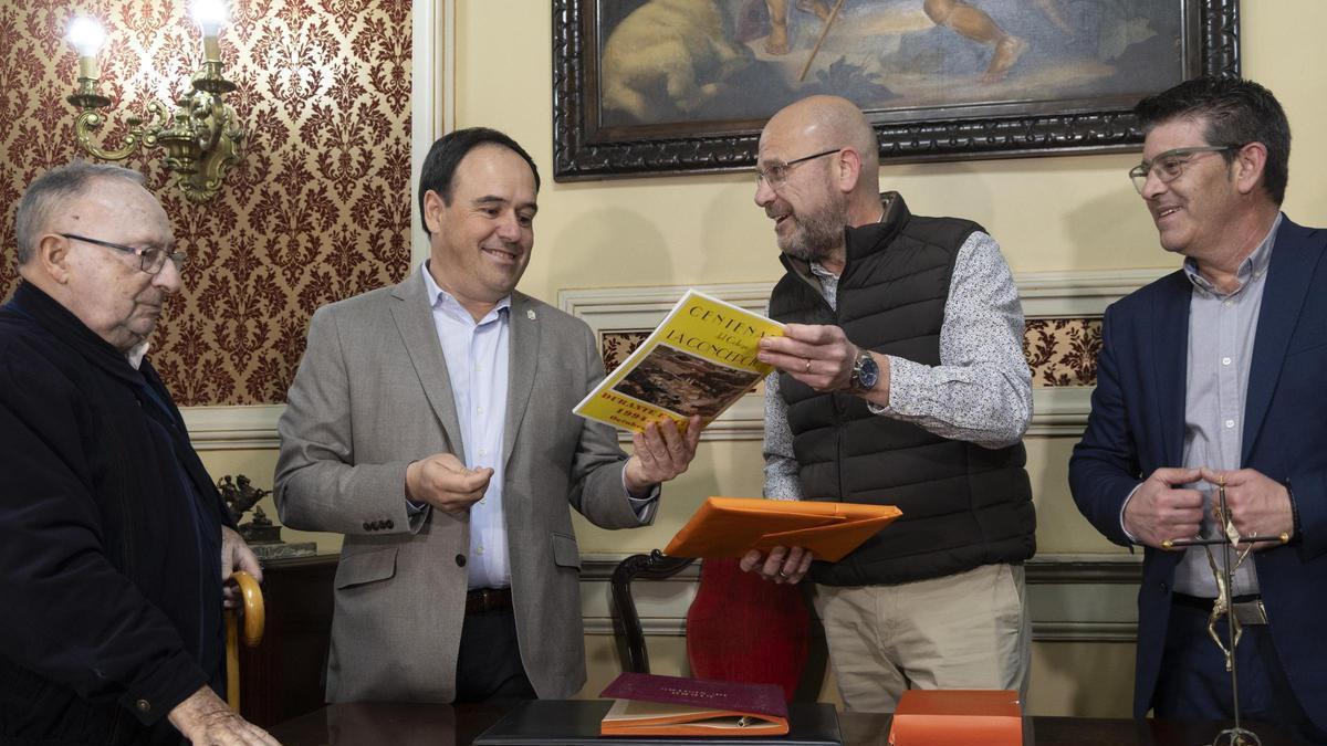 Así ha sido la vuelta de Juanfran Pérez Llorca al colegio de Ontinyent dónde se formó