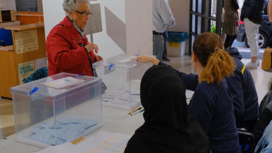 Votants durant la jornada d&#039;aquest diumenge.