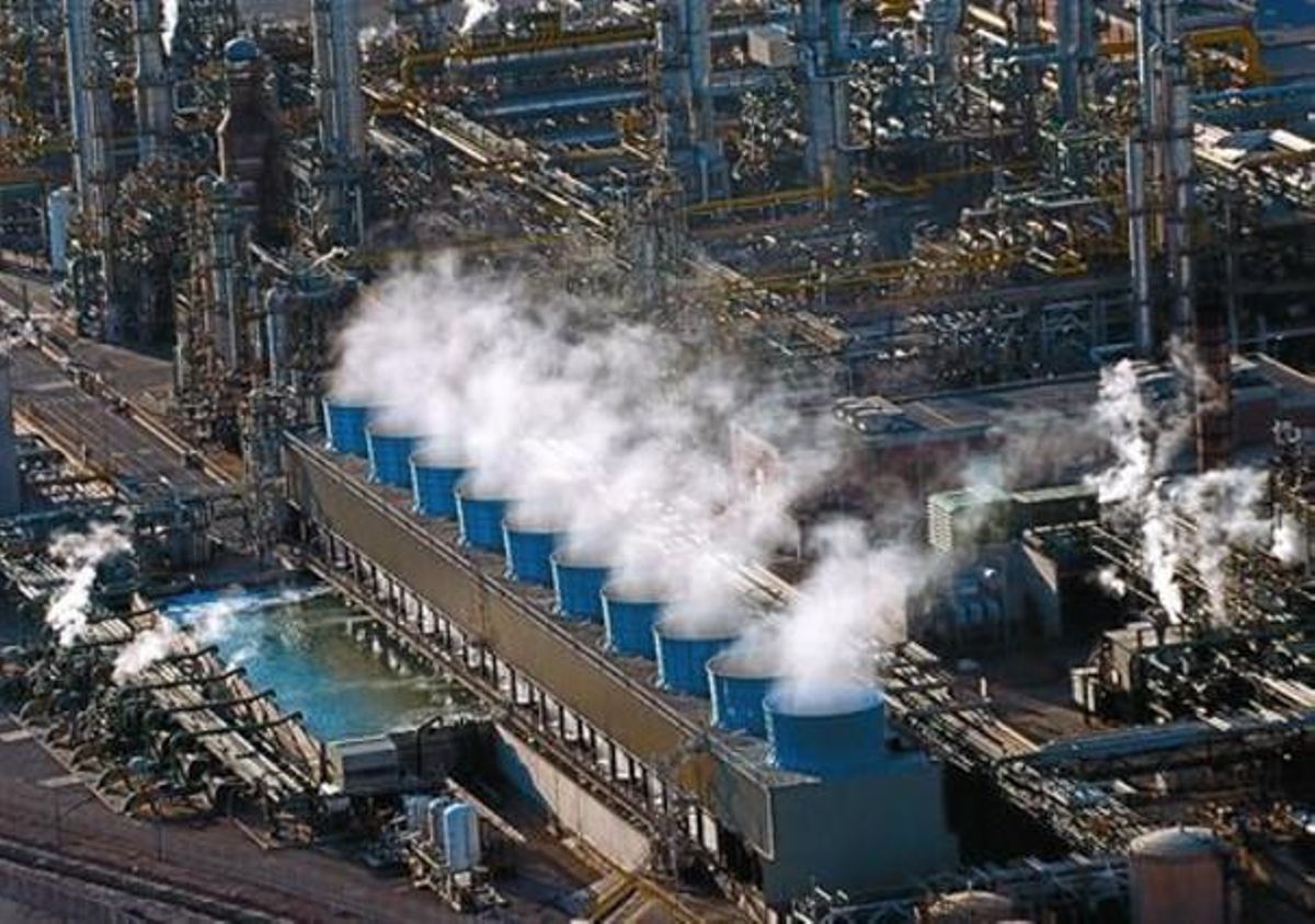 Vista aèria de la petroquímica de Tarragona, el maig del 2009. Vista aèria de la petroquímica de Tarragona, el maig del 2009.