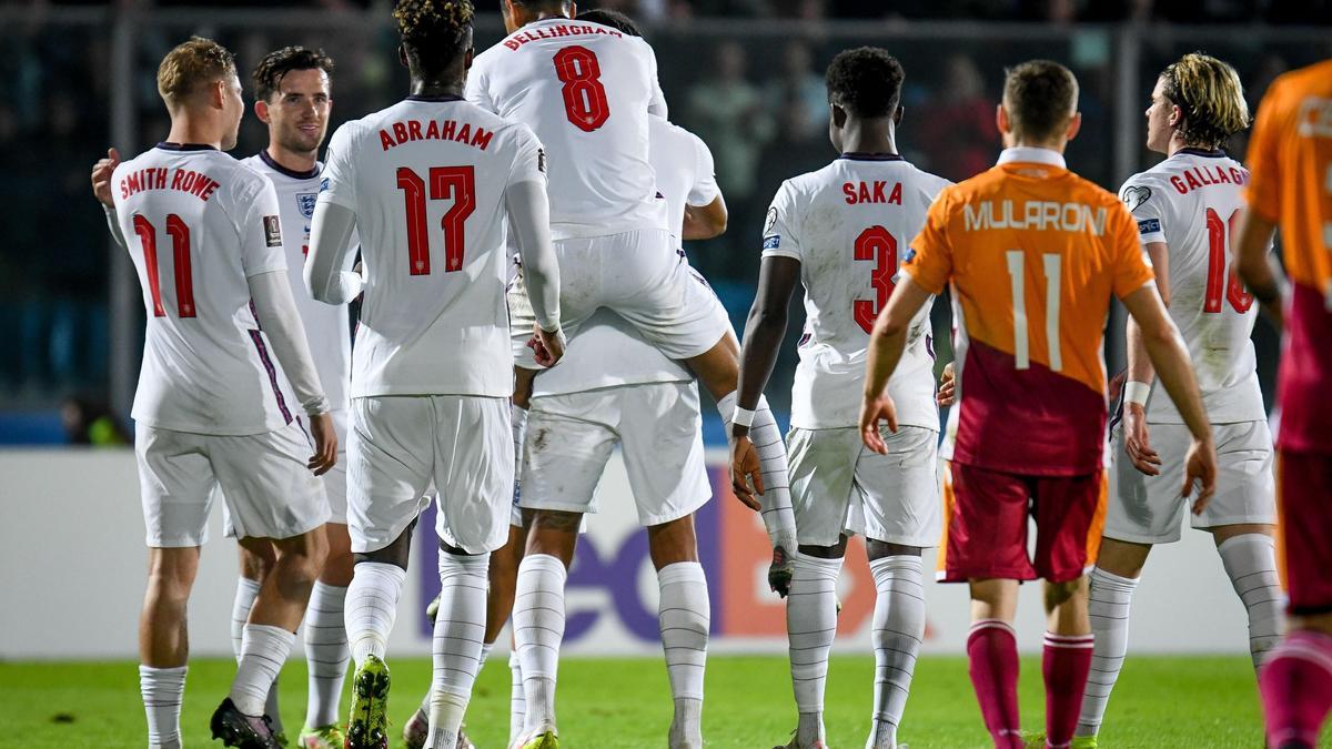 Los jugadores de Inglaterra celebran un gol frente a San Marino | EFE