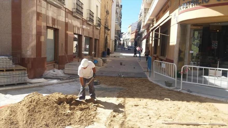 La calle Virgen de Don Benito se reabrirá en unos días al tráfico al acabar la reforma