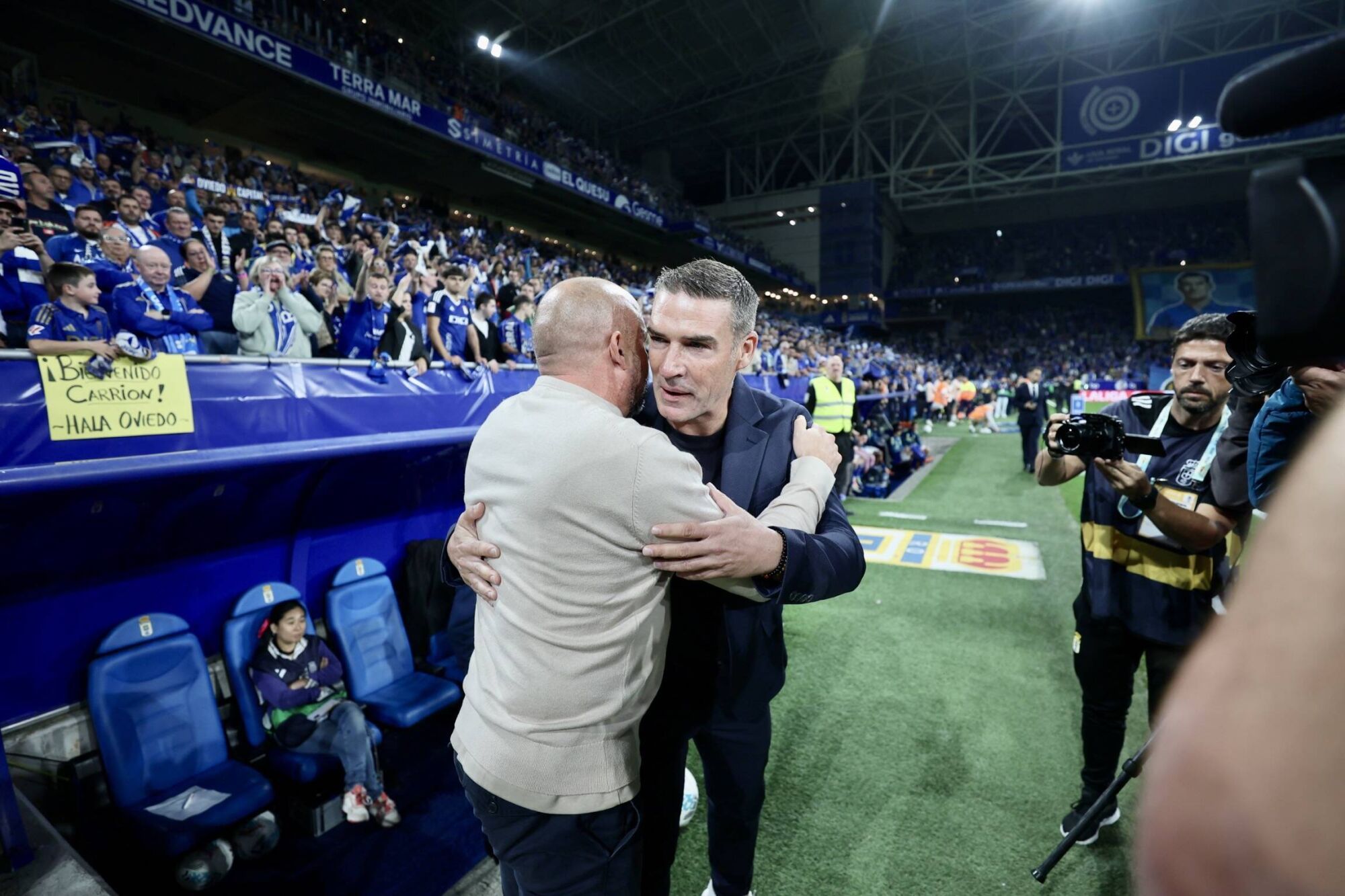 Todas las IMÁGENES del reestreno de Carrión con el Oviedo, con derrota ante el Espanyol 