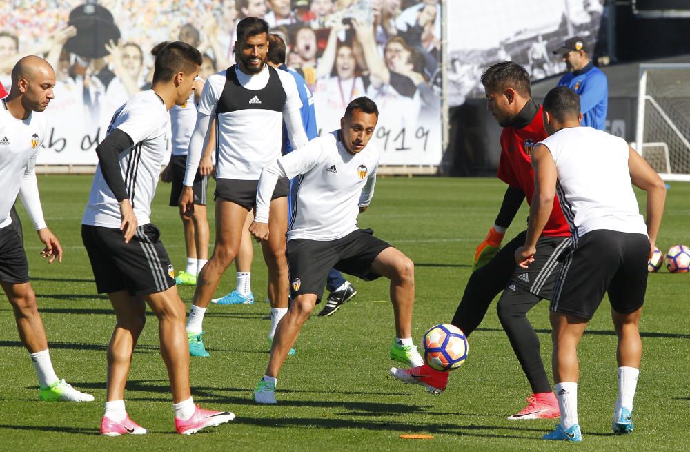 Entrenamiento del Valencia con vistas al Deportivo