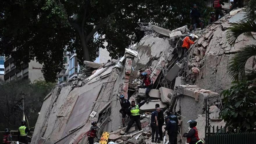 Almenys 32 morts i 700 ferits per dos terratrèmols a Veneçuela