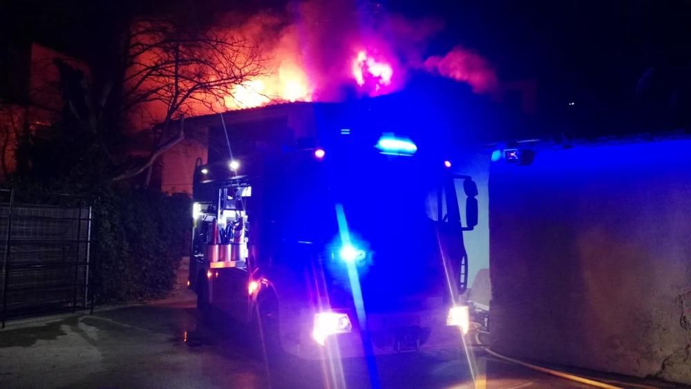 Incendio de un negocio en la Plaza Mayor de Toro