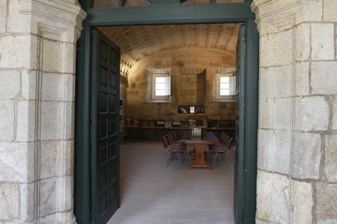 Así es la antigua sala de los monjes convertida en biblioteca pública en Montederramo