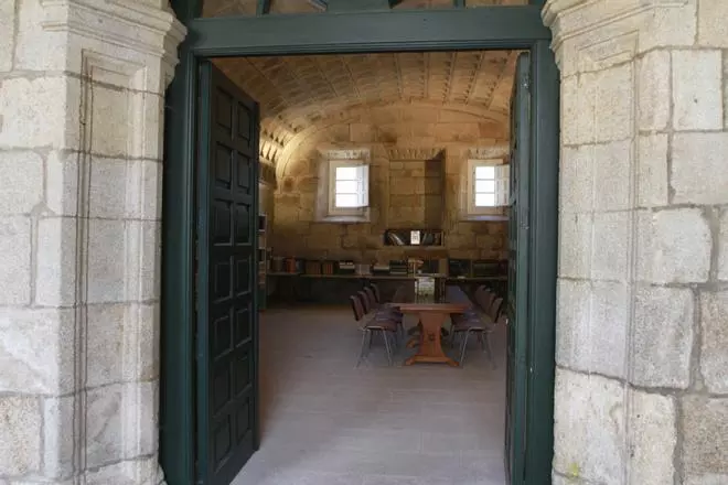Así es la antigua sala de los monjes convertida en biblioteca pública en Montederramo