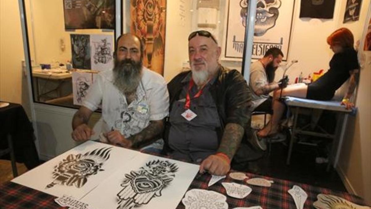 Mao (derecha) y Mik, el sábado en la Barcelona Tattoo Expo.