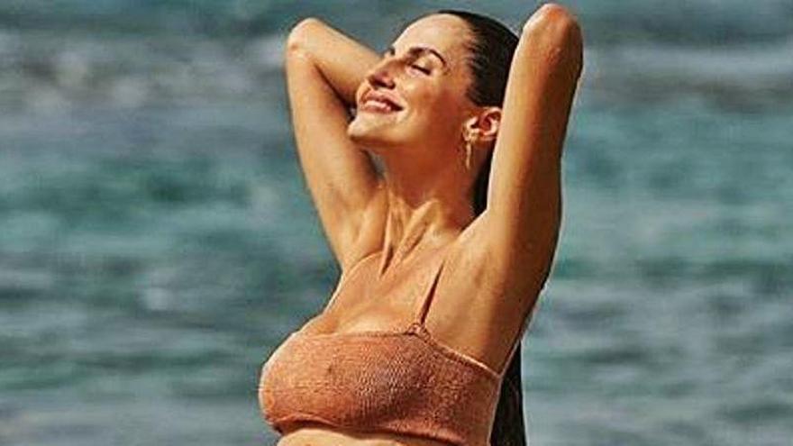 Ariadne Artiles disfruta de su embarazo en bikini