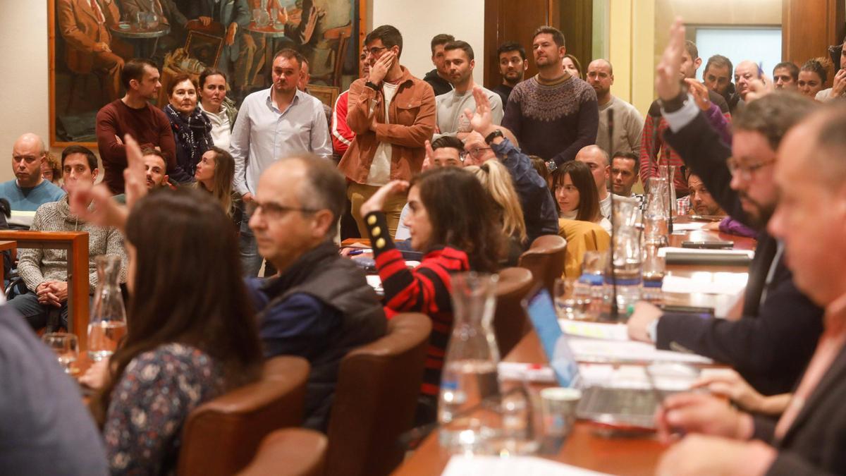 Público en el Pleno de presupuestos, durante una de las votaciones.