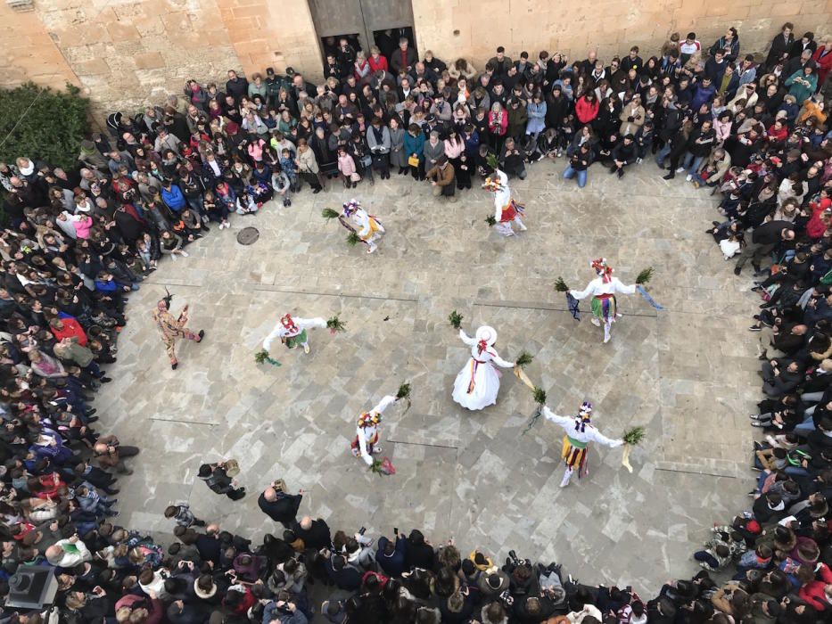 Los Cossiers de Algaida honran al patrón Sant Honorat