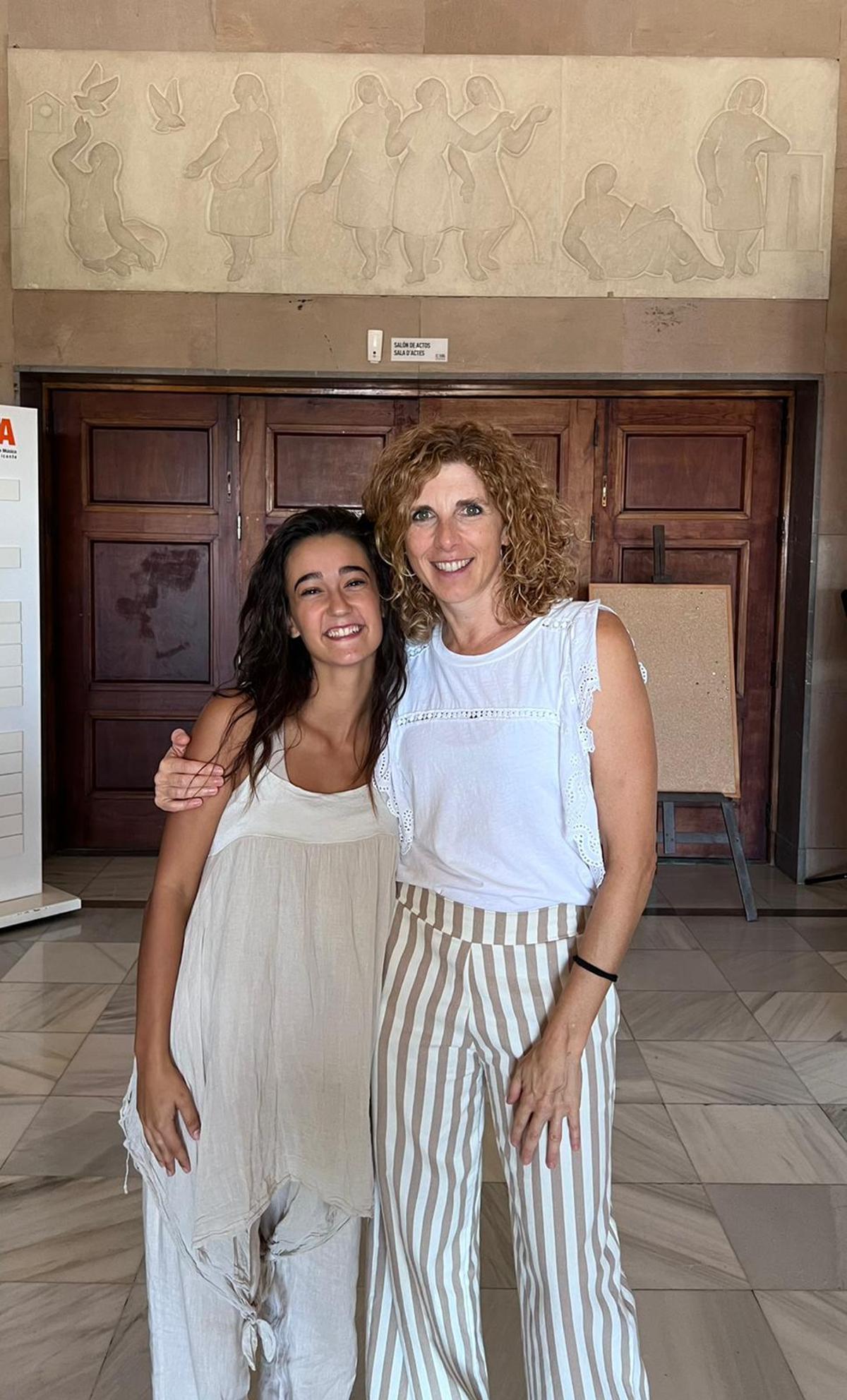 Sonia García, con Asun Noales.