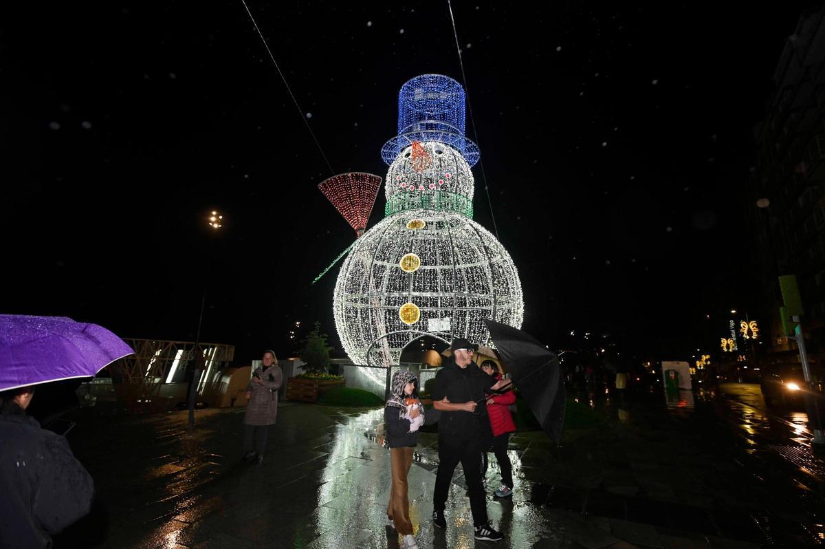 Vigo enciende la Navidad más grande de su historia ante miles de personas