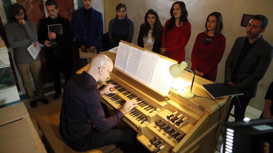 Imagen de la misa concierto captada desde el coro de la iglesia de La Inmaculada.