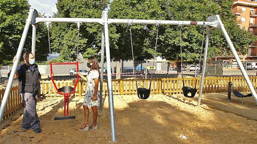 En total s&#039;han reformat tres parcs infantils.