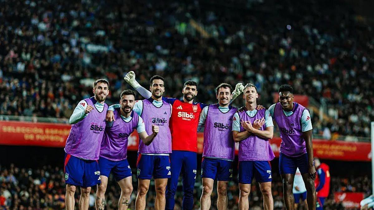 Más de 20.000 aficionados se vuelcan con la selección española en Mestalla.