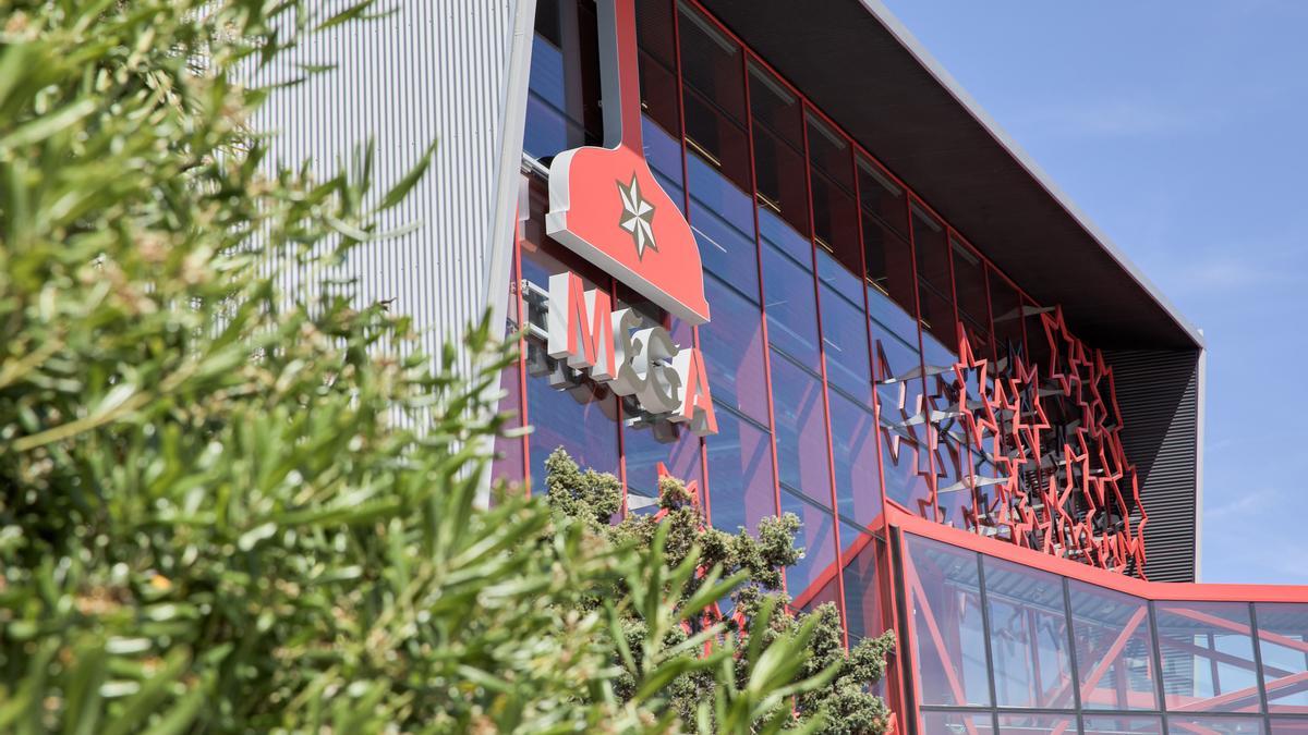 Fachada del edificio de Estrella Galicia en A Grela