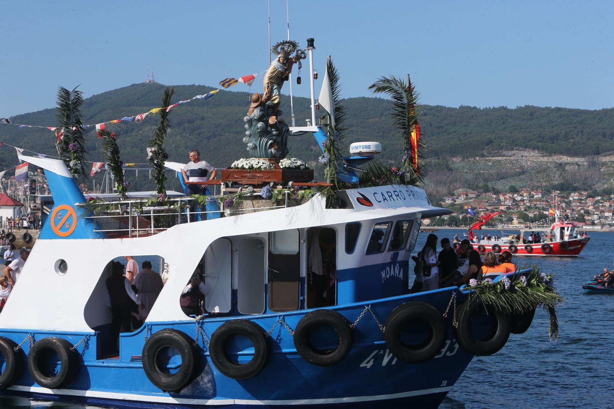 Decenas de barcos en la procesión marítima de Moaña