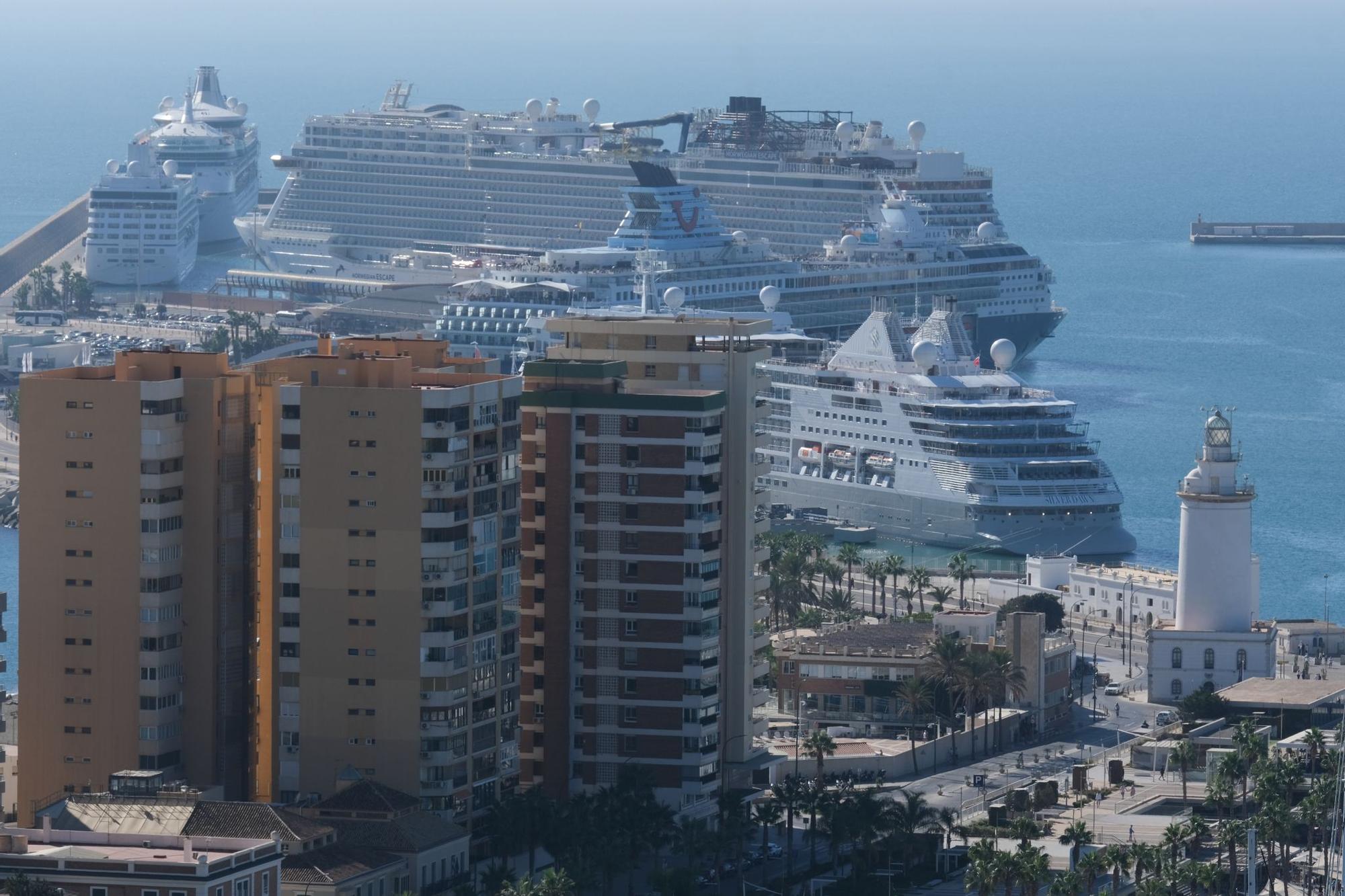 Varios cruceros coinciden atracados en el puerto de Málaga