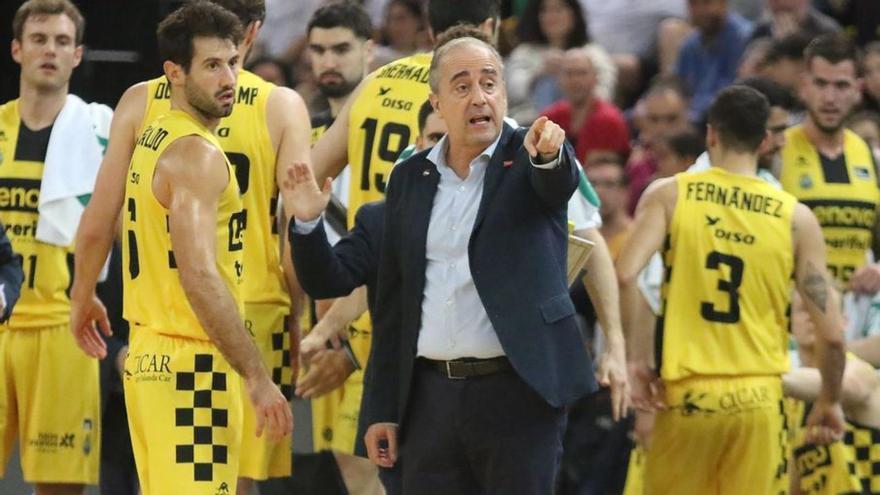 Vidorreta se dirige a los colegiados en el partido de este domingo.