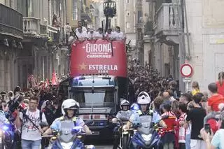 El Girona celebra su entrada a la Champions con su afición
