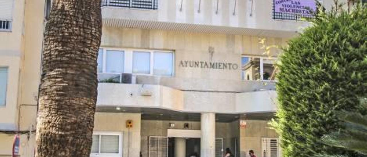 Torrevieja refuerza el área de Contratación para desatascar más de 300 expedientes