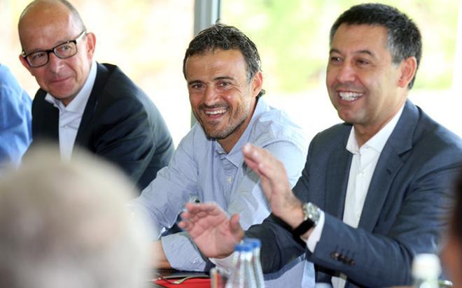 Luis Enrique y su equipo de trabajo compartió comida con la Junta Directiva