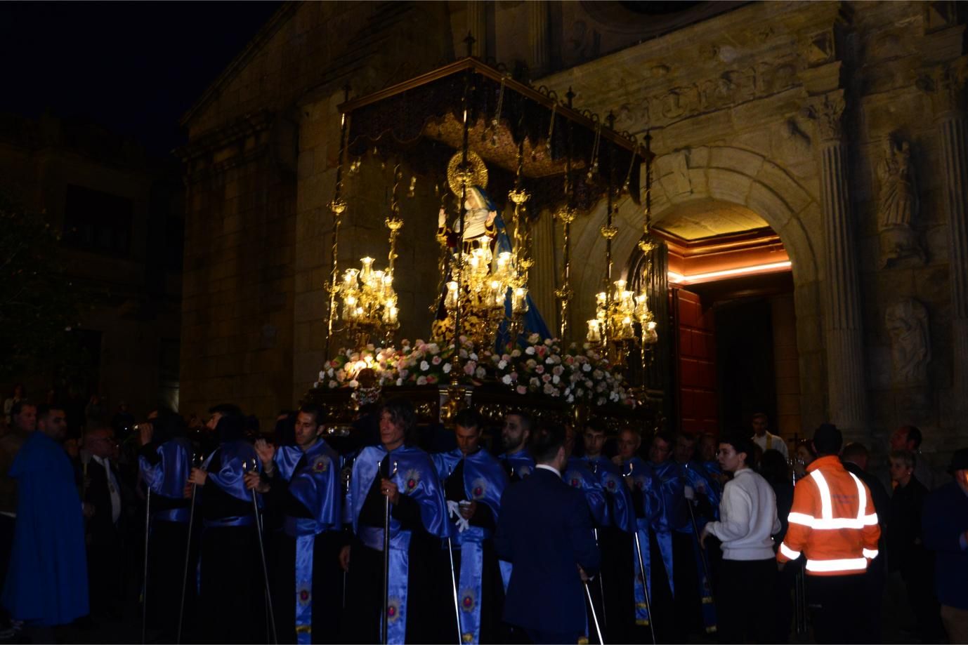 Cangas sintió el calor de la Virgen de los Dolores