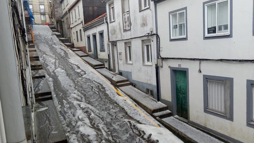 Una espectacular granizada tiñe Santiago de blanco