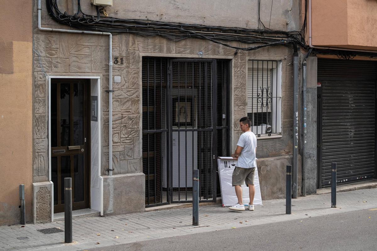 Un antiguo local comercial reconvertido en vivienda en L'Hospitalet de Llobregat.
