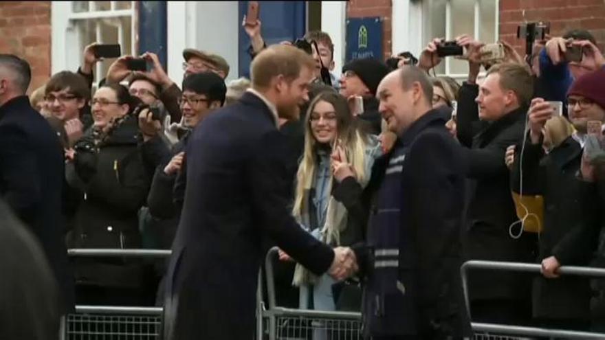 El príncipe Harry y su prometida Meghan debutan en su primer acto público