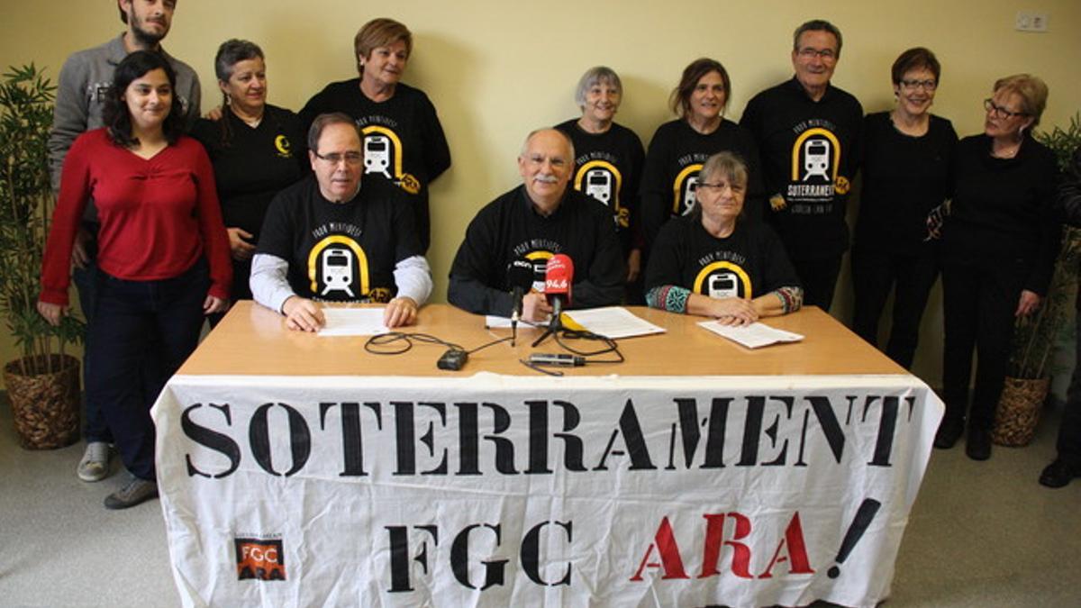 Miembros de la Plataforma Soterrament FGC ARA hacen un llamamiento a la movilización ciudadana
