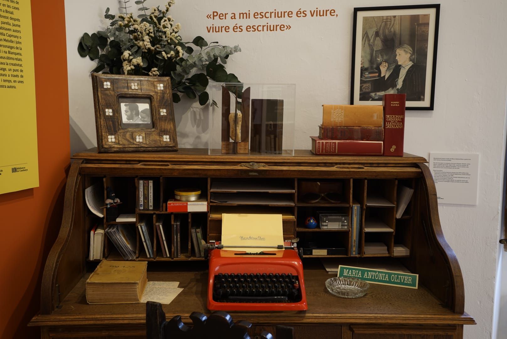 Inauguran una sala de lectura y una biblioteca en Binissalem para recordar a la escritora Maria Antònia Oliver