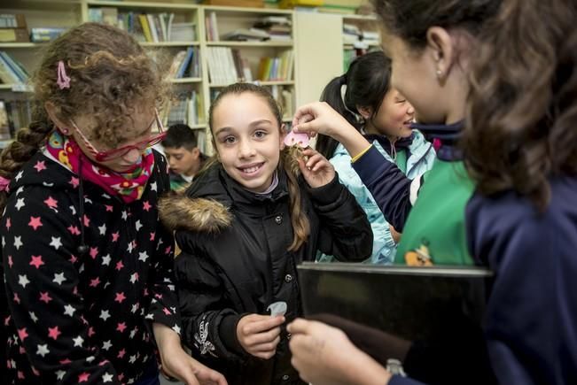 Reportaje al rastrillo organizado por alumnos ...