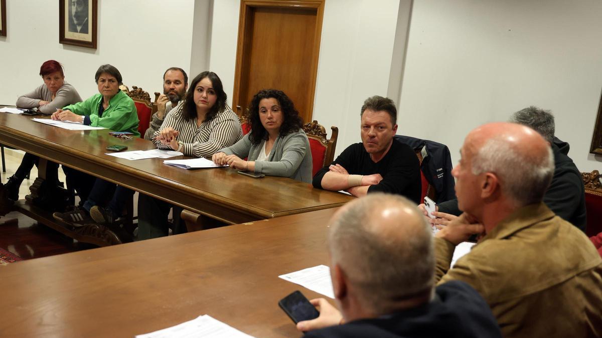 Concejales del PSOE y del resto de la oposición de Vilanova en un pleno.