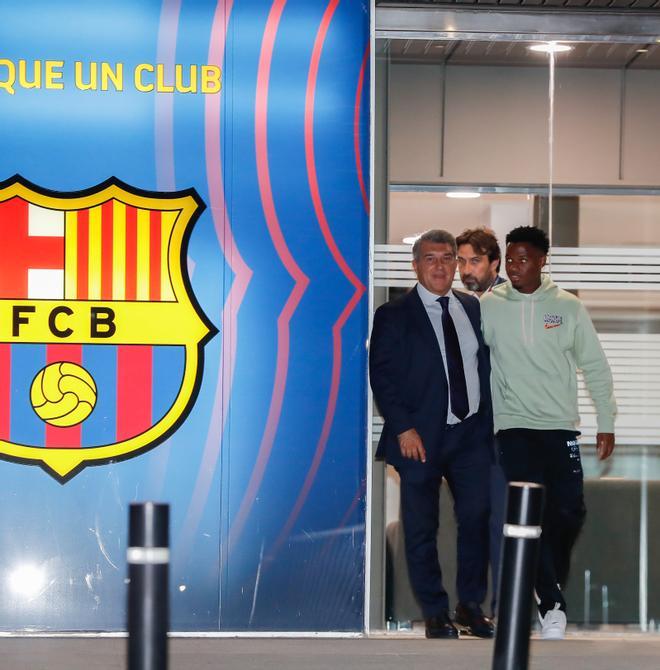 Las imágenes de Ansu Fati en las oficinas del FC Barcelona