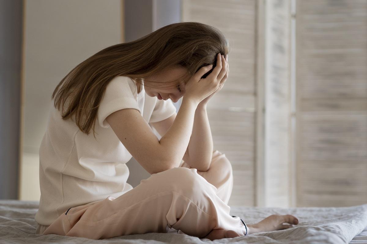 Las mujeres tienen más síntomas de depresión o ansiedad que los hombres.