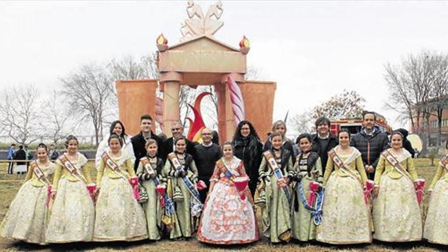 El fuego se lleva los primeros monumentos